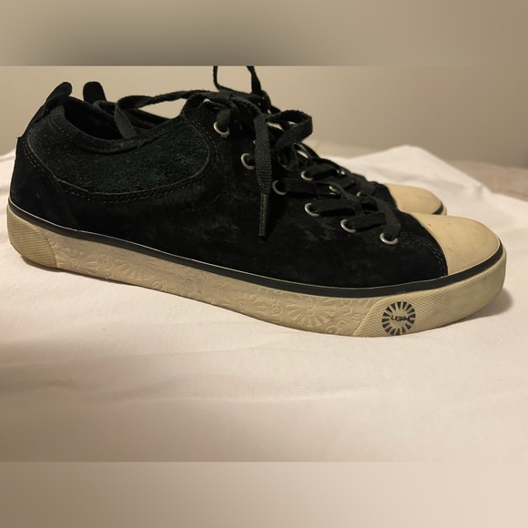UGG Sneakers size 9.5 Woman’s- Black - Picture 5 of 10